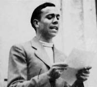 Miguel Hernández leyendo la Elegía a Ramón Sijé, Orihuela, 1936