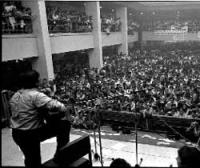 Concierto del cantautor Raimon en la Universidad Complutense en mayo del 68